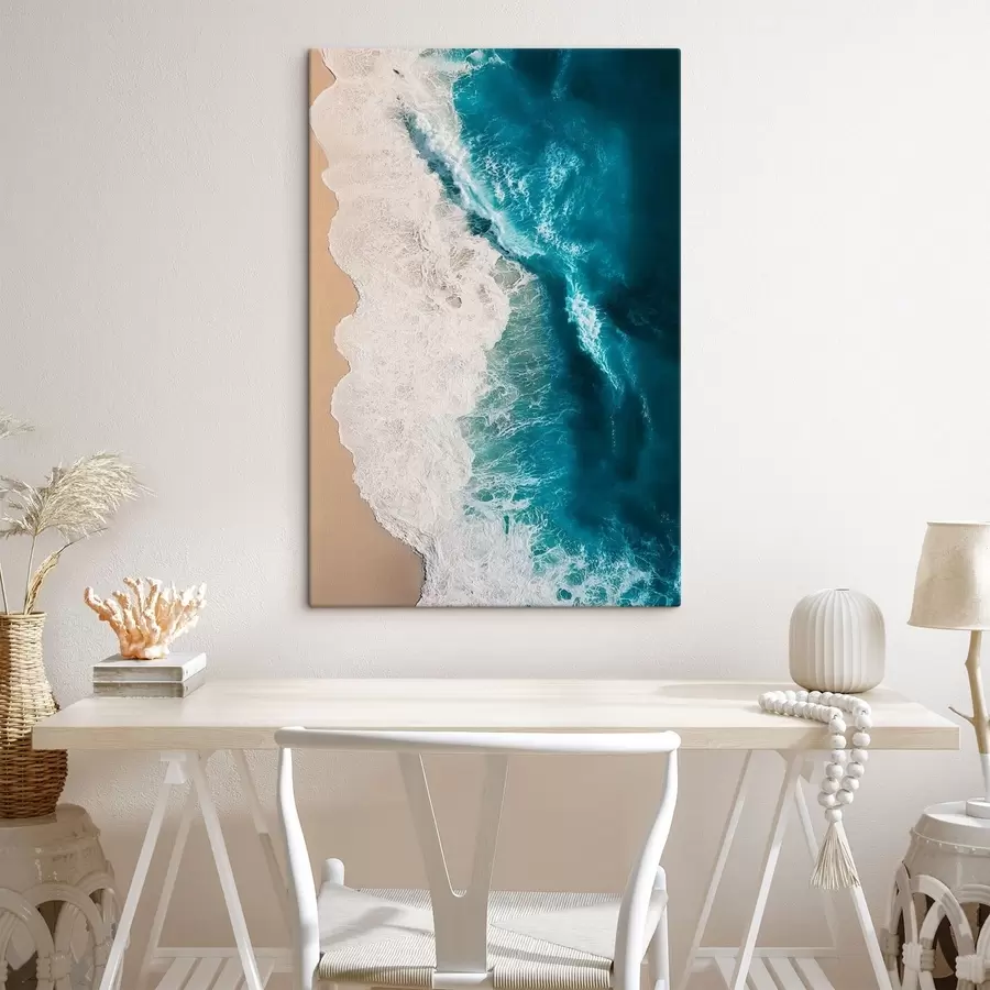 Obraz widok z góry na fale oceanu uderzające o piaszczystą plażę s48062