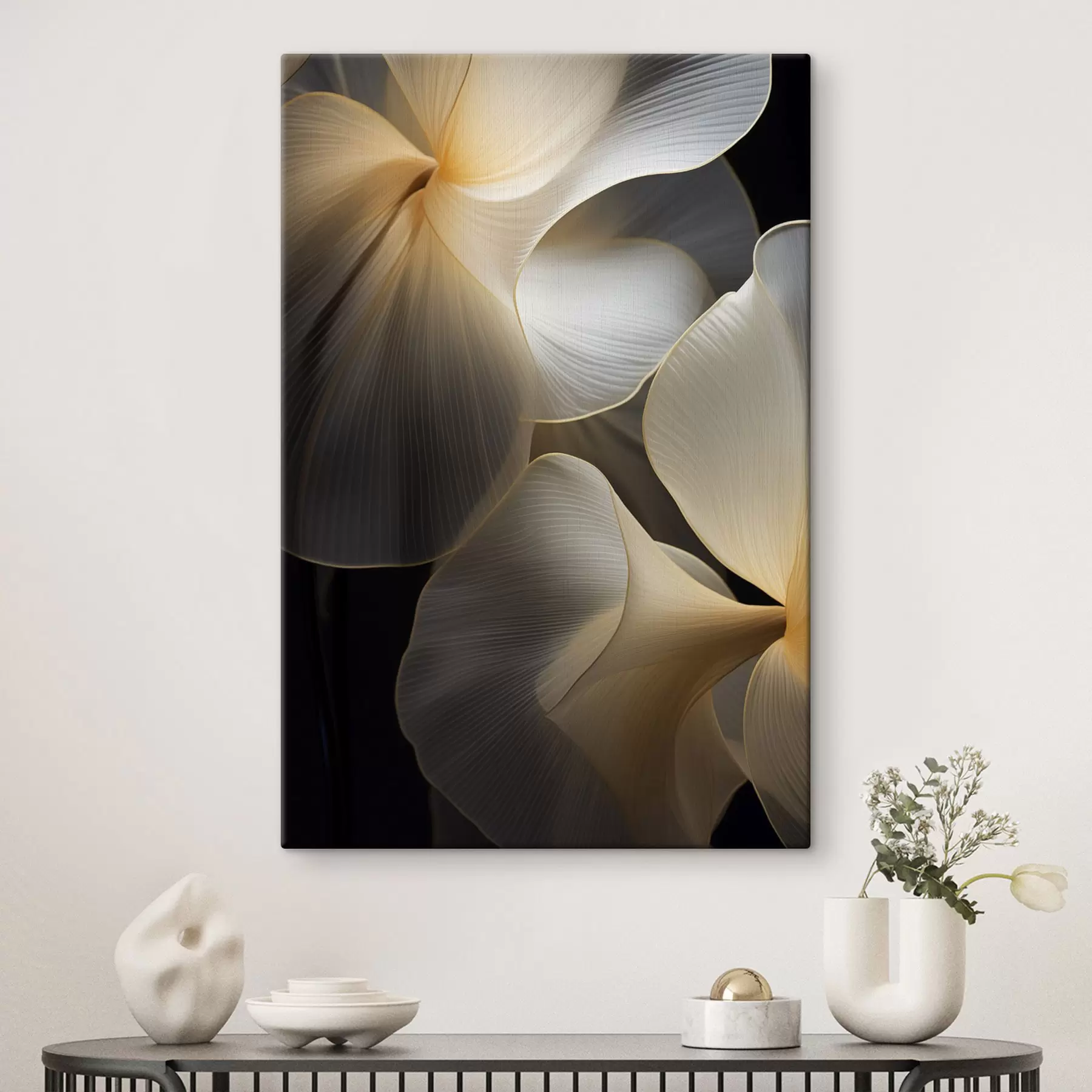 Obraz Abstrakcyjne, płynne, półprzezroczyste płatki o delikatnych liniach na ciemnym tle. s47859