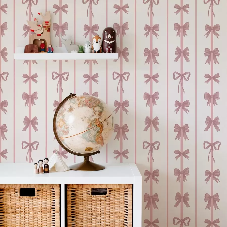 Fototapeta Różowe kokardki w pionowe paski na jasnym tle a01075