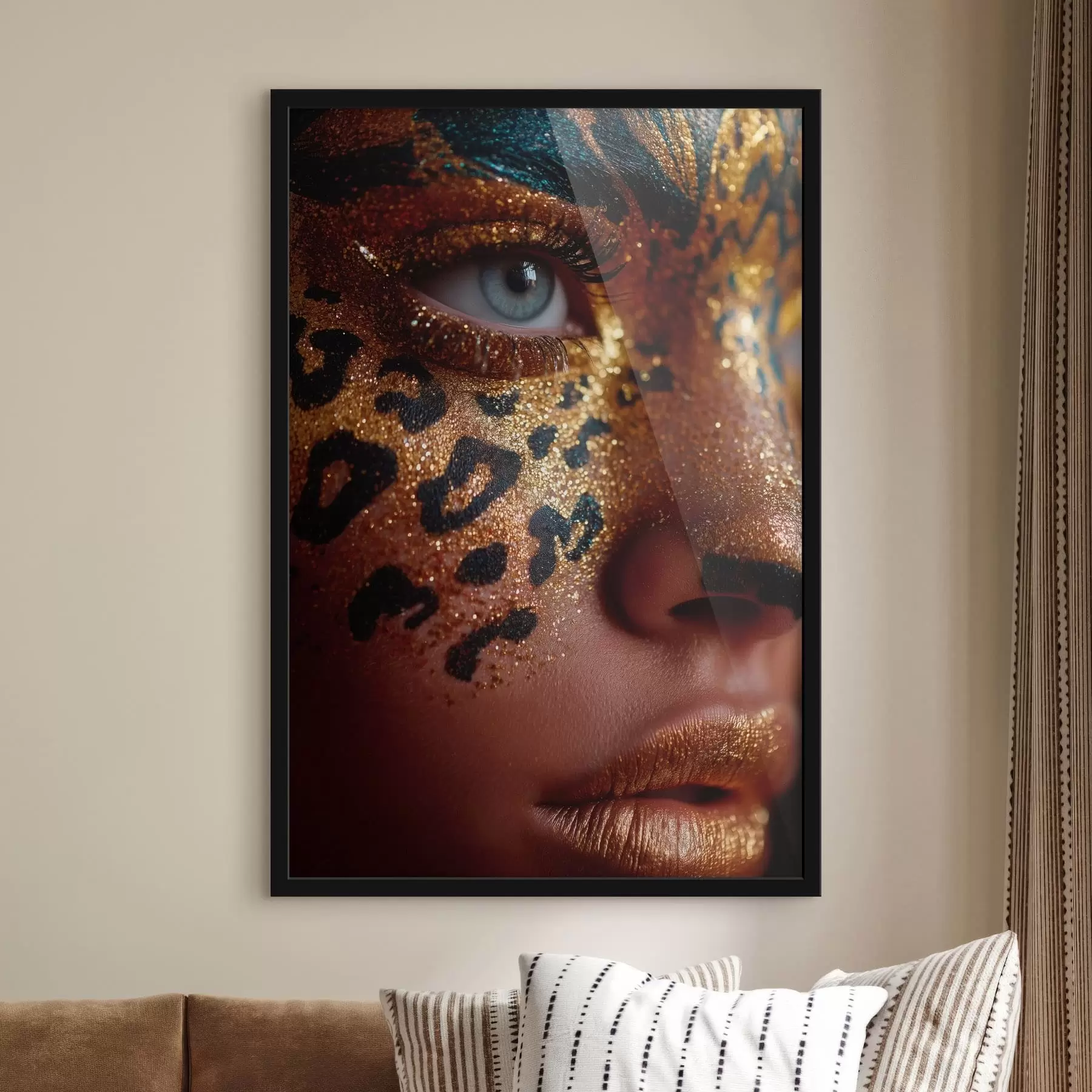 Fototapeta Portret z bliska z makijażem w błyszczącym stylu „animal print” f49979